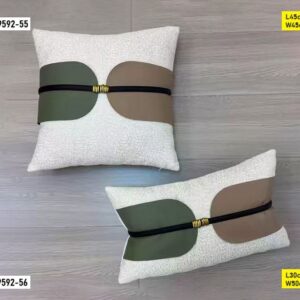 Coussin décoratif carré crème avec motif feuilles et bande centrale